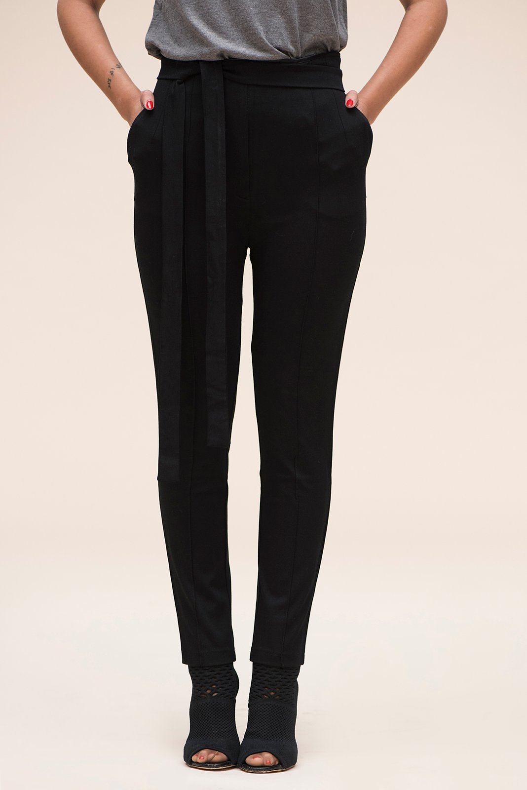 Pantalon negro online lazo